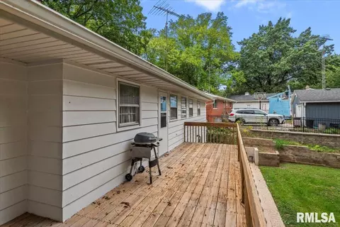 Exterior - 816 Independence Rdg, Springfield, IL 62702 photo 5 of 8