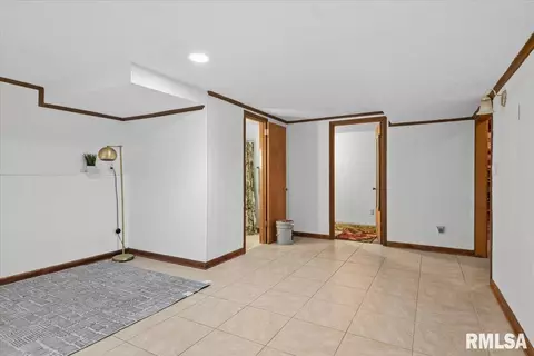 Entry Way - 816 Independence Rdg, Springfield, IL 62702 photo 7 of 8
