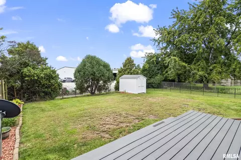 Exterior - 704 Pheasant Dr, Athens, IL 62613 photo 3 of 6