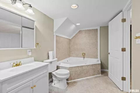 Bath - 704 Pheasant Dr, Athens, IL 62613 photo 3 of 3