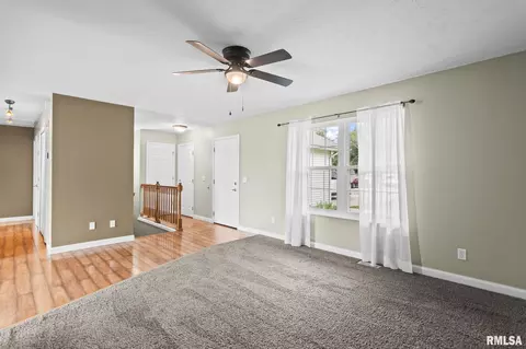 Living - 704 Pheasant Dr, Athens, IL 62613 photo 3 of 6