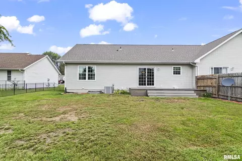 Exterior - 704 Pheasant Dr, Athens, IL 62613 photo 5 of 6