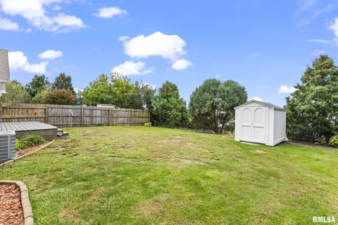 Exterior - 704 Pheasant Dr, Athens, IL 62613 photo 6 of 6