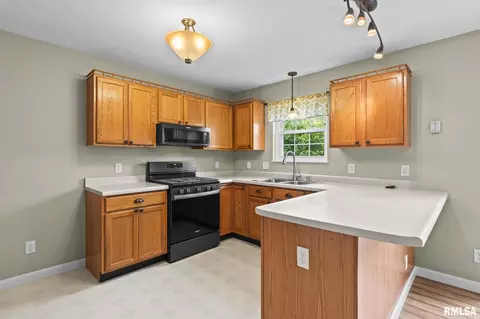 Kitchen - 704 Pheasant Dr, Athens, IL 62613 photo 2 of 2