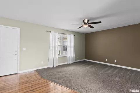 Living - 704 Pheasant Dr, Athens, IL 62613 photo 1 of 6