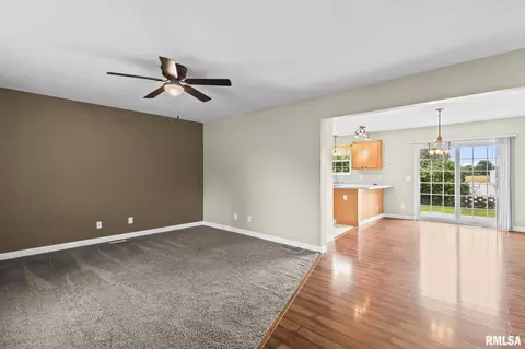 Living - 704 Pheasant Dr, Athens, IL 62613 photo 2 of 6