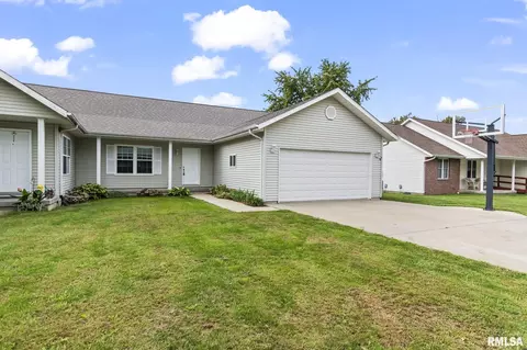Exterior - 704 Pheasant Dr, Athens, IL 62613 photo 2 of 6