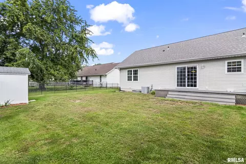 Exterior - 704 Pheasant Dr, Athens, IL 62613 photo 4 of 6