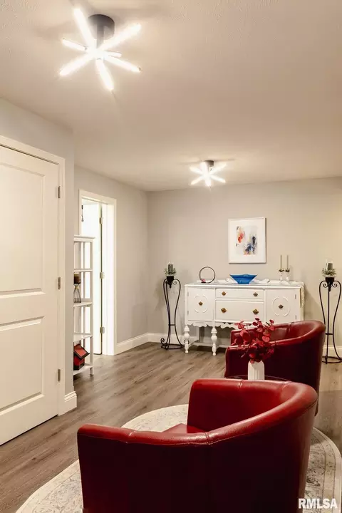 Entry Way - 1518 Dearborn Dr, Springfield, IL 62711 photo 5 of 5