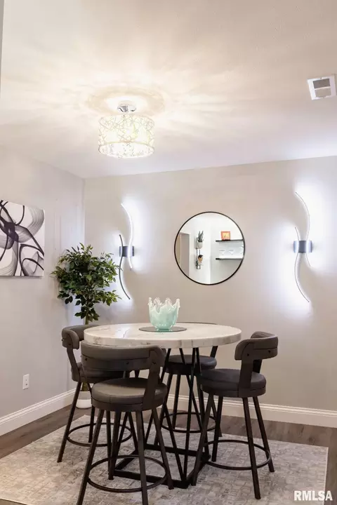 Dining - 1518 Dearborn Dr, Springfield, IL 62711 photo 2 of 2