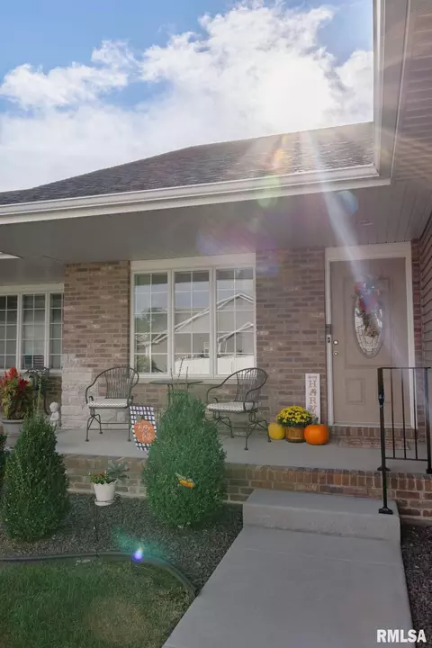Exterior - 1518 Dearborn Dr, Springfield, IL 62711 photo 2 of 2