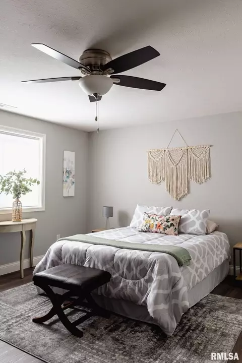Bedroom - 1518 Dearborn Dr, Springfield, IL 62711 photo 5 of 6