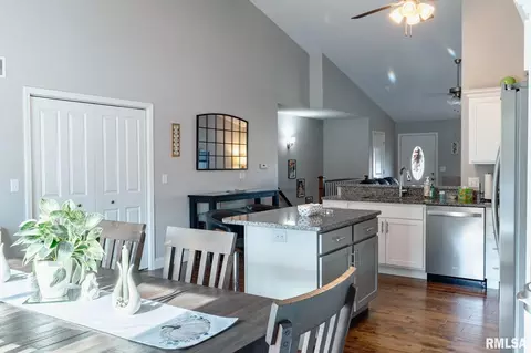 Entry Way - 1518 Dearborn Dr, Springfield, IL 62711 photo 1 of 5