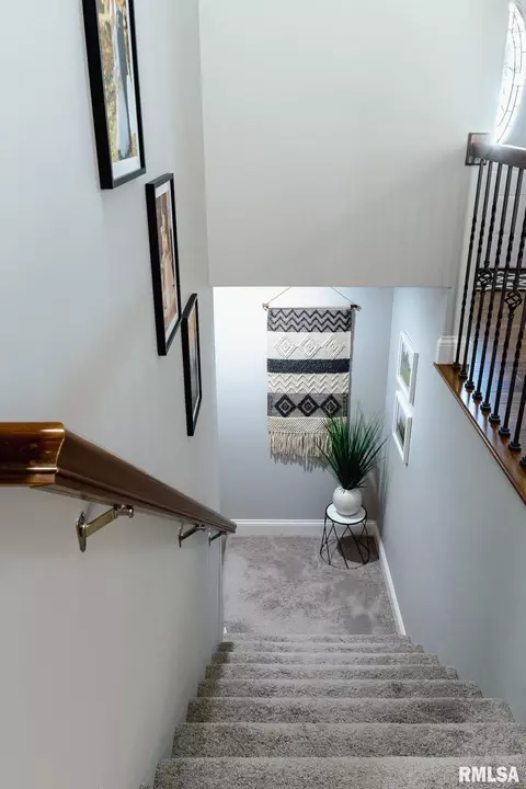 Entry Way - 1518 Dearborn Dr, Springfield, IL 62711 photo 3 of 5