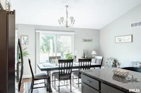 Dining - 1518 Dearborn Dr, Springfield, IL 62711 photo 1 of 2