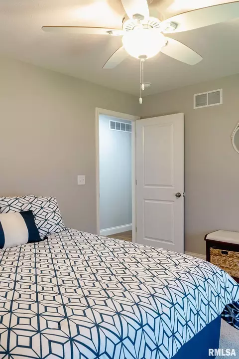 Bedroom - 1518 Dearborn Dr, Springfield, IL 62711 photo 4 of 6