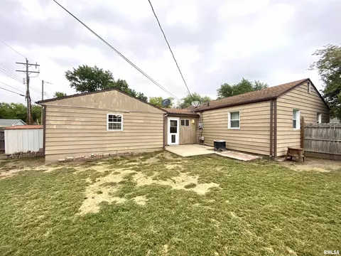 Exterior - 1311 Johnson Ln, Springfield, IL 62702 photo 3 of 3