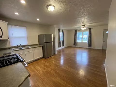 Living - 1311 Johnson Ln, Springfield, IL 62702 photo 1 of 2