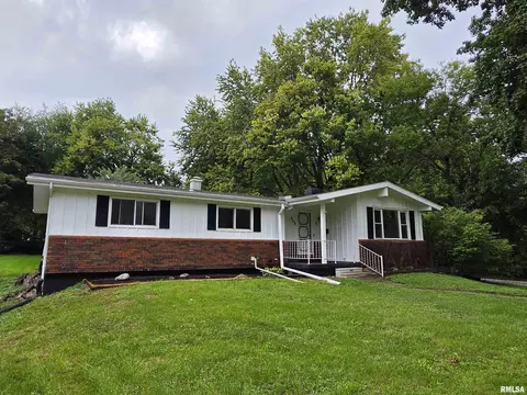458 N West St, Galesburg, IL 61401