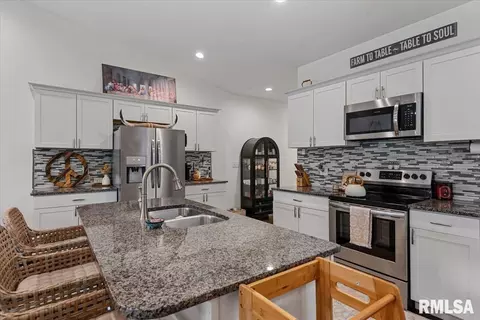 Kitchen - 302 Harbor Point Pl, Springfield, IL 62712 photo 1 of 1