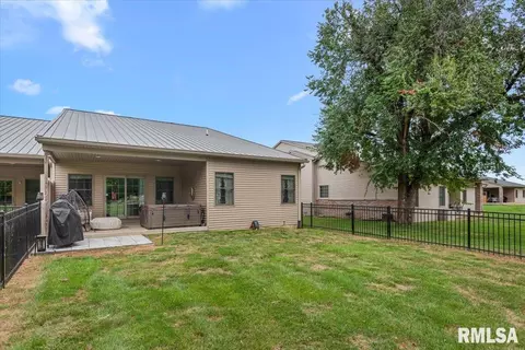 Exterior - 302 Harbor Point Pl, Springfield, IL 62712 photo 3 of 8