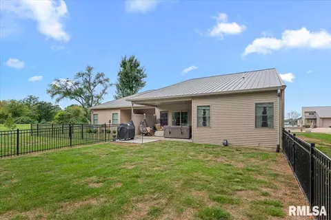 Exterior - 302 Harbor Point Pl, Springfield, IL 62712 photo 4 of 8