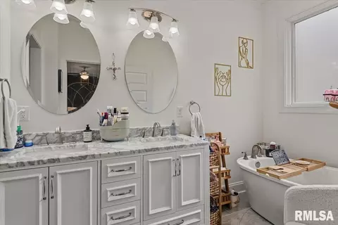 Bath - 302 Harbor Point Pl, Springfield, IL 62712 photo 1 of 6
