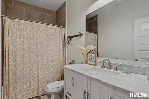 Bath - 302 Harbor Point Pl, Springfield, IL 62712 photo 5 of 6