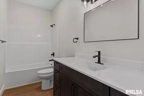 Bath - 2868 Reseda Rd, Springfield, IL 62711 photo 2 of 2