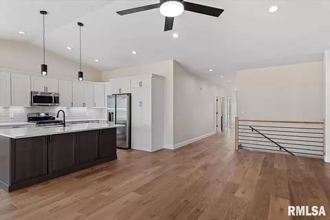 Entry Way - 2868 Reseda Rd, Springfield, IL 62711 photo 2 of 3