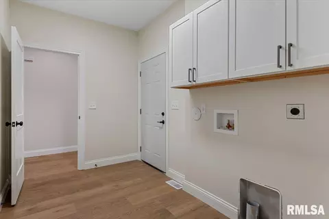 Entry Way - 2868 Reseda Rd, Springfield, IL 62711 photo 3 of 3