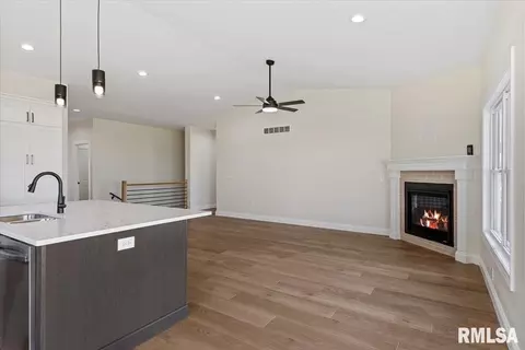 Living - 2868 Reseda Rd, Springfield, IL 62711 photo 3 of 3