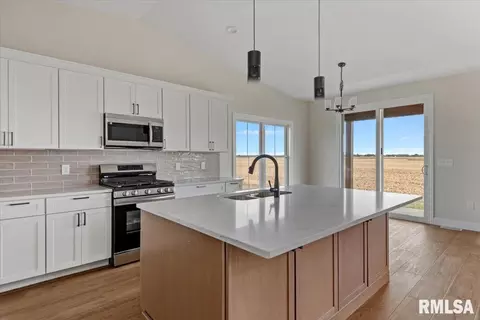 Kitchen - 2866 Reseda Rd, Springfield, IL 62711 photo 2 of 2