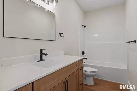 Bath - 2866 Reseda Rd, Springfield, IL 62711 photo 3 of 3