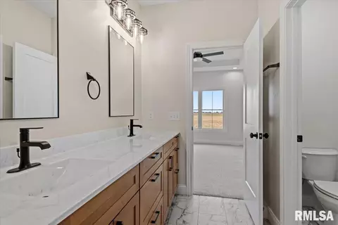 Bath - 2866 Reseda Rd, Springfield, IL 62711 photo 2 of 3