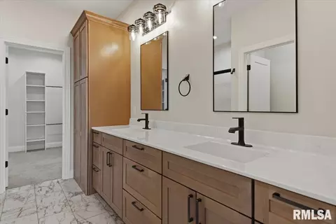 Bath - 2866 Reseda Rd, Springfield, IL 62711 photo 1 of 3