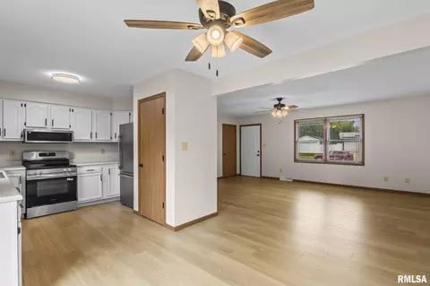 Living - 1913 Scarbrough Rd, Springfield, IL 62702 photo 5 of 5