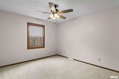 Bedroom - 1913 Scarbrough Rd, Springfield, IL 62702 photo 5 of 8