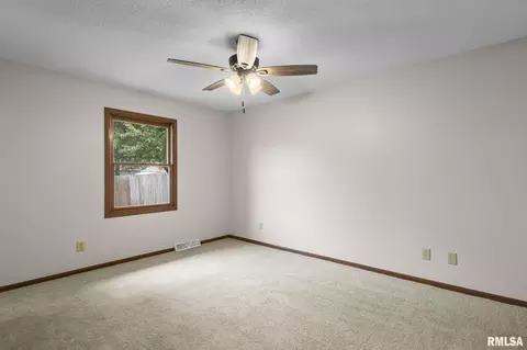 Bedroom - 1913 Scarbrough Rd, Springfield, IL 62702 photo 3 of 8