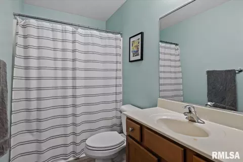 Bath - 1715 Plover Rd, Springfield, IL 62711 photo 1 of 1