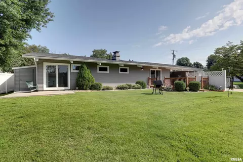 728 Ridgewood Dr, Quincy, IL 62301