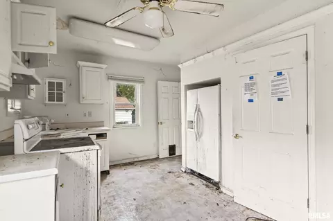 Kitchen - 2449 S 6th St, Springfield, IL 62703 photo 1 of 2