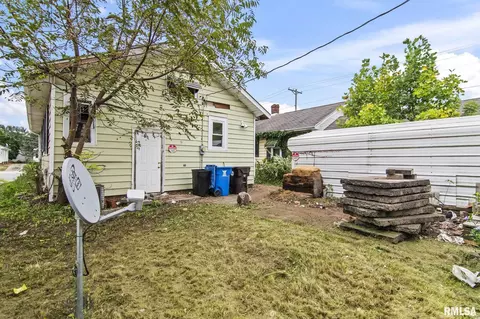 Exterior - 2449 S 6th St, Springfield, IL 62703 photo 1 of 5