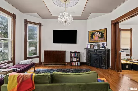 Living - 1227 N 3rd St, Springfield, IL 62702 photo 1 of 4