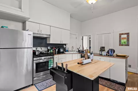 Kitchen - 1227 N 3rd St, Springfield, IL 62702 photo 3 of 4