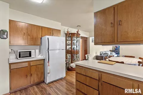 Kitchen - 2240 Grandview Ave, Grandview, IL 62702 photo 3 of 3