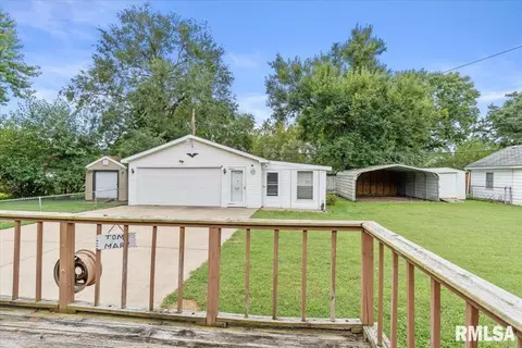 Exterior - 2240 Grandview Ave, Grandview, IL 62702 photo 3 of 7
