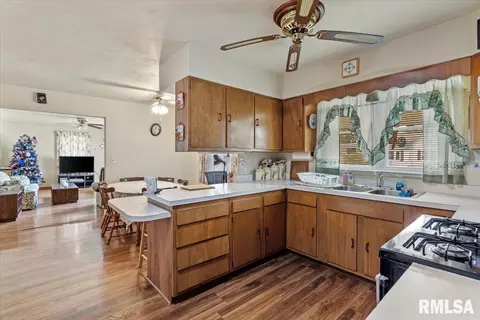 Kitchen - 2240 Grandview Ave, Grandview, IL 62702 photo 2 of 3