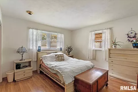 Bedroom - 2240 Grandview Ave, Grandview, IL 62702 photo 1 of 6