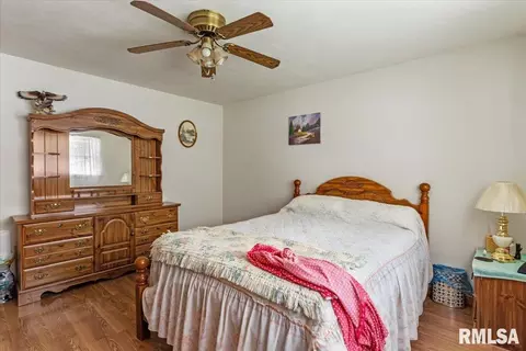 Bedroom - 2240 Grandview Ave, Grandview, IL 62702 photo 5 of 6